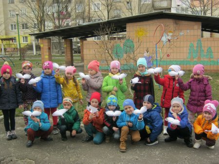 Тематичний день в ДНЗ №5 « Весну прославляєм , птахів закликаєм».